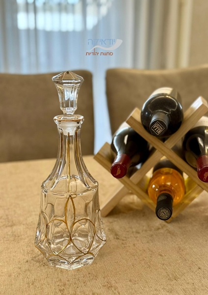 תמונה של בקבוק יין קריסטל מהודר