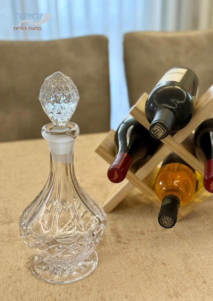 תמונה של בקבוק יין קריסטל מהודר